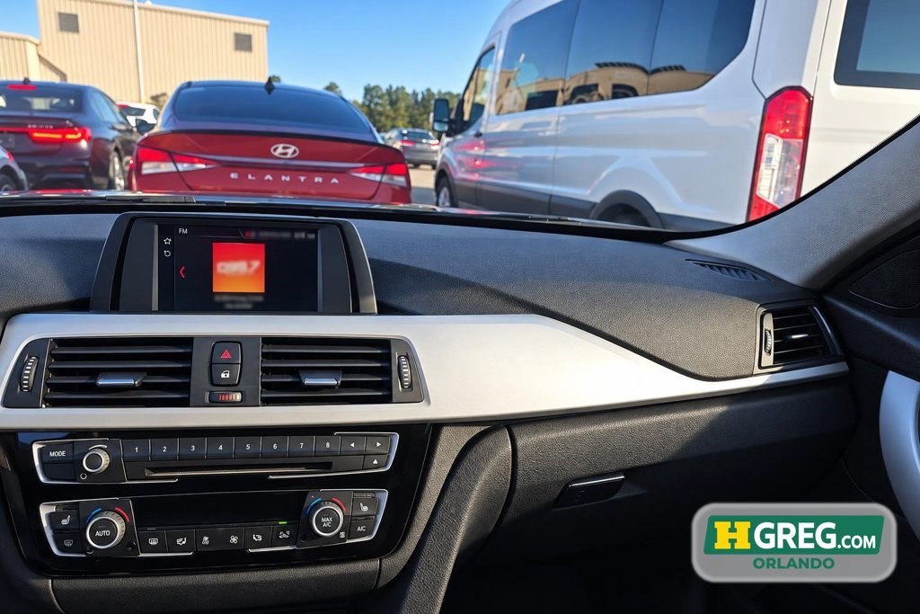 Used 2018 BMW 320i Sedan RWD image 14
