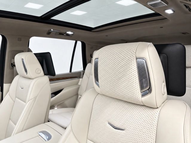 Used 2025 Cadillac Escalade Sport Platinum w/ LPO, Floor Liner Package AWD/4WD image 36