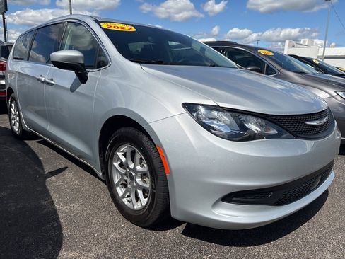 Used 2023 Chrysler Voyager LX image 1
