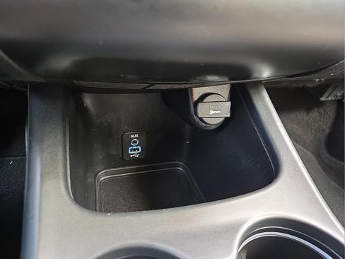 Used 2020 Dodge Journey SE FWD image 18