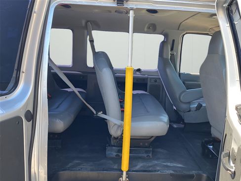 Used 2011 Ford E-350 and Econoline 350 XL RWD image 17