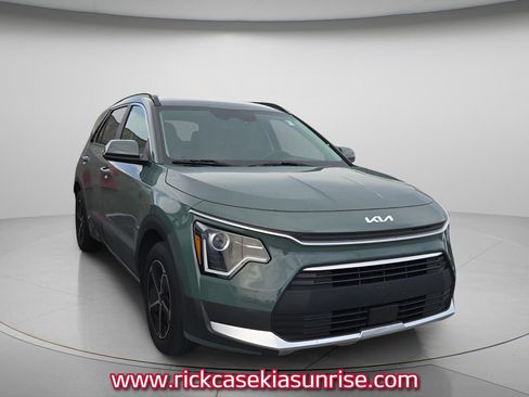 Used 2023 Kia Niro EX FWD image 4