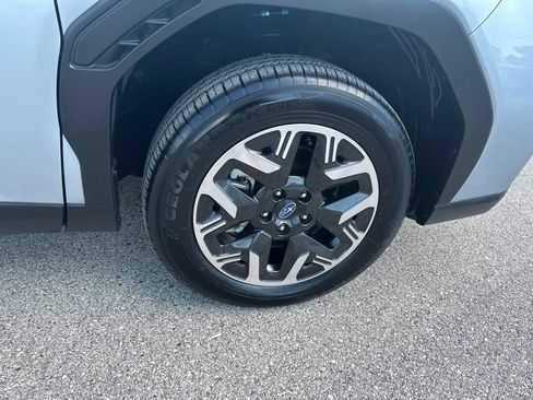 Used 2025 Subaru Forester Premium AWD/4WD image 30