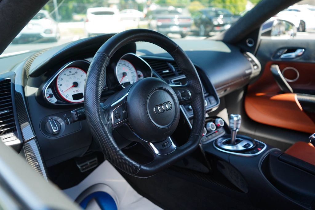 Used 2012 Audi R8 V10 AWD/4WD image 5