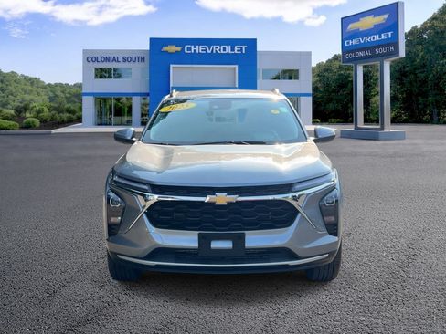 Certified 2025 Chevrolet Trax LT w/ Driver Confidence Package FWD image 10