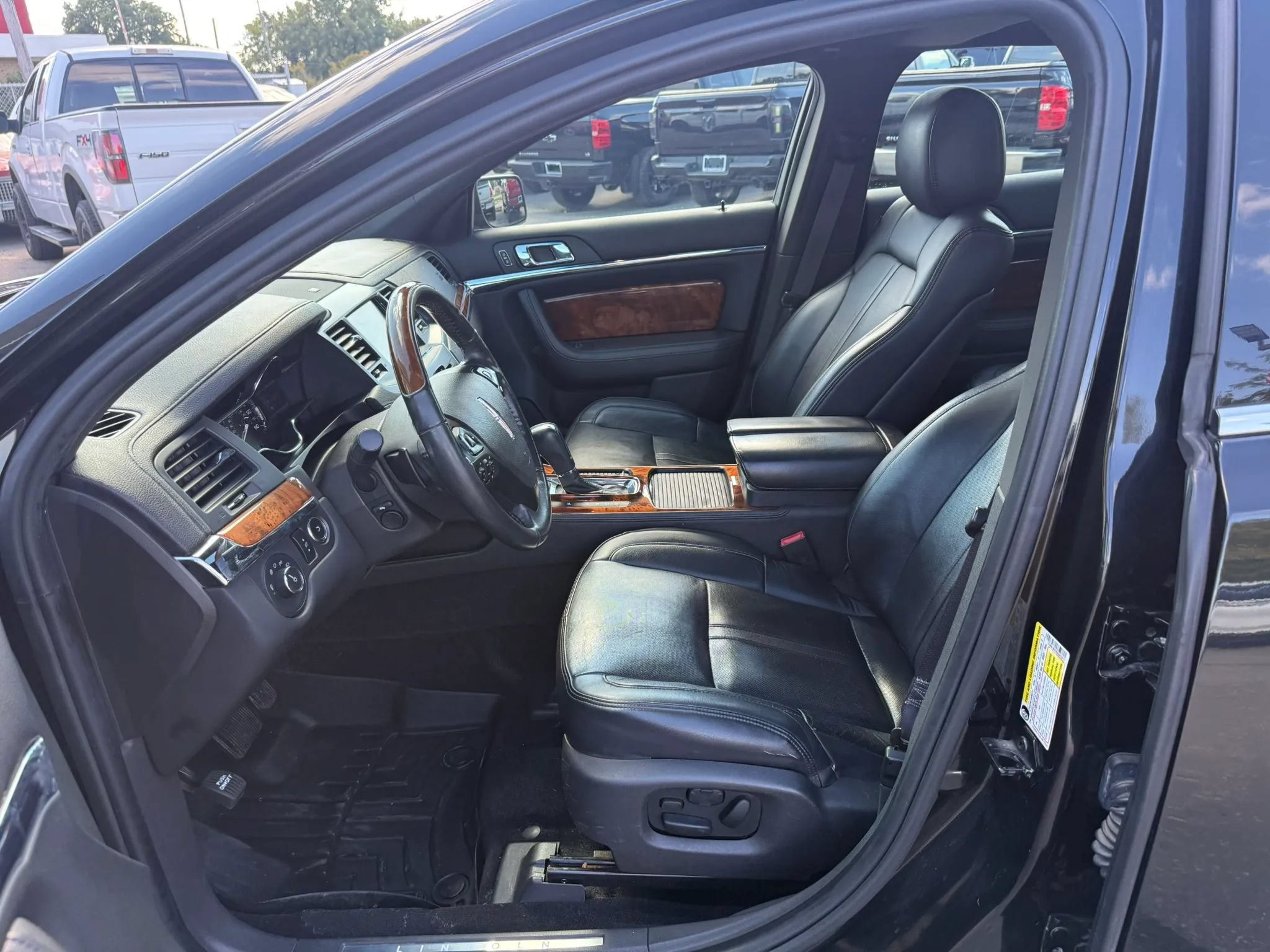 Used 2013 Lincoln MKS AWD image 14