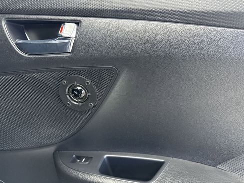 Used 2017 Hyundai Veloster Value Edition image 34