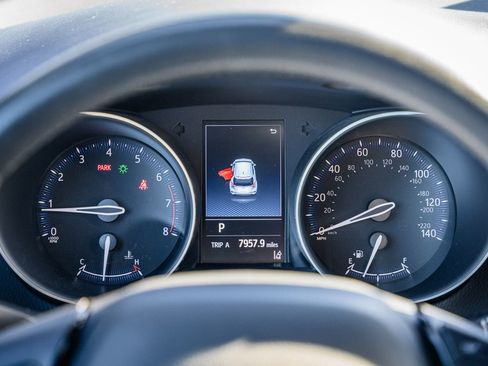 Used 2021 Toyota C-HR XLE image 23