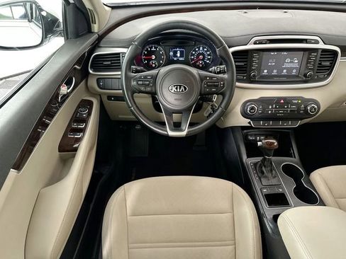 Used 2017 Kia Sorento LX w/ LX Convenience Package image 10