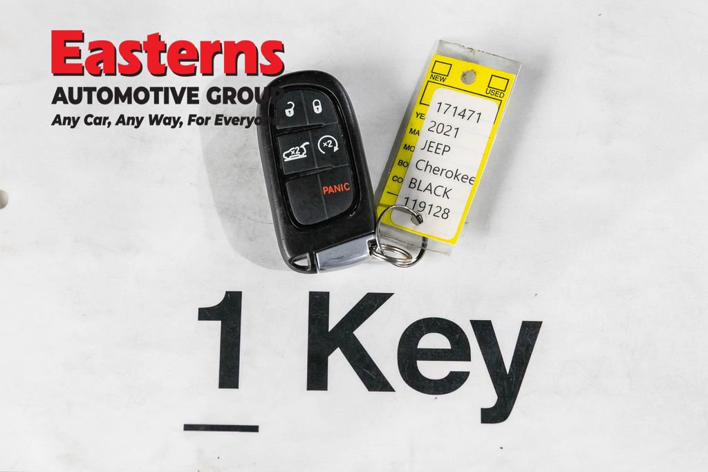 Used 2021 Jeep Cherokee Limited w/ Mopar Interior Package AWD/4WD image 28