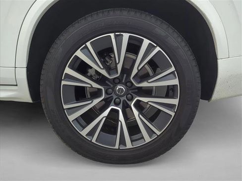 Used 2022 Volvo XC90 T5 Momentum w/ Protection Package Premier image 9