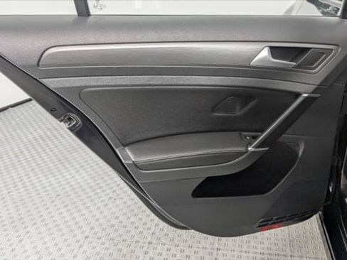 Used 2018 Volkswagen Golf SE FWD image 17