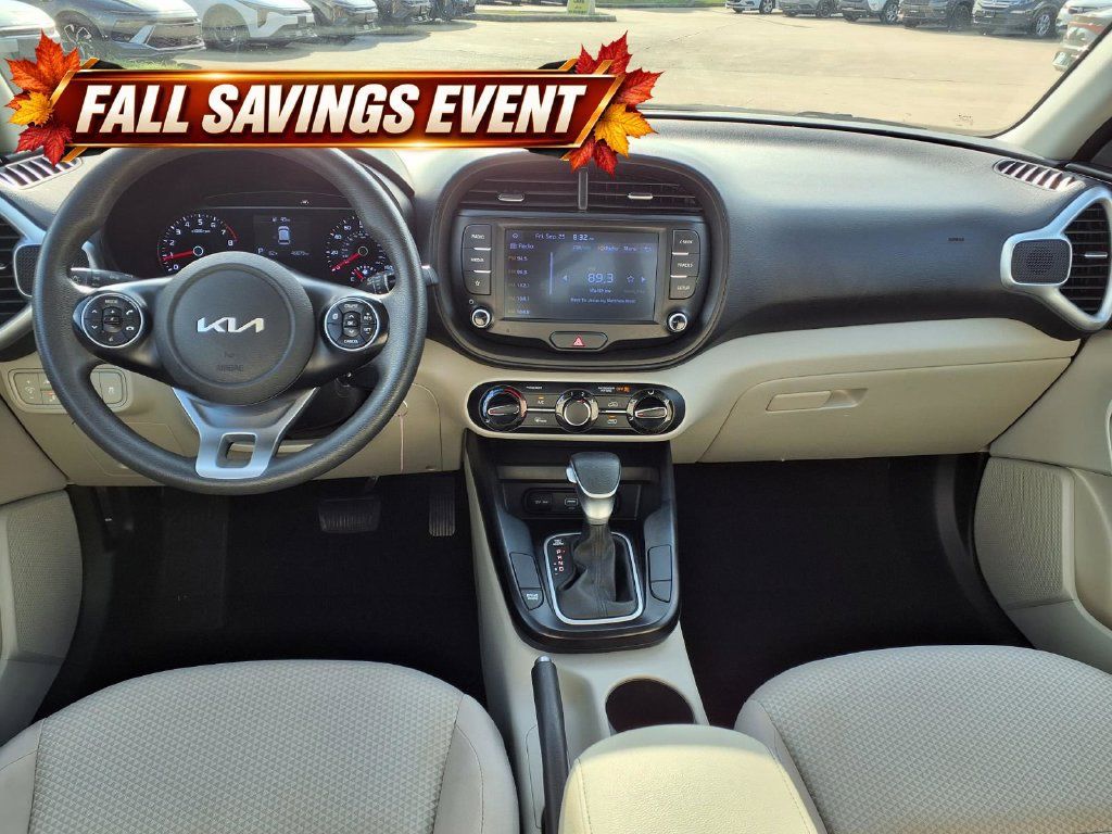 Certified 2022 Kia Soul LX w/ Technology Package FWD image 9