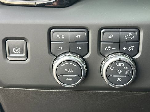 Used 2025 GMC Sierra 2500 Denali Ultimate w/ Snow Plow Prep/Camper Package image 41