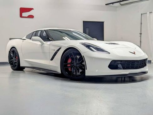 Used 2017 Chevrolet Corvette Stingray Coupe image 2