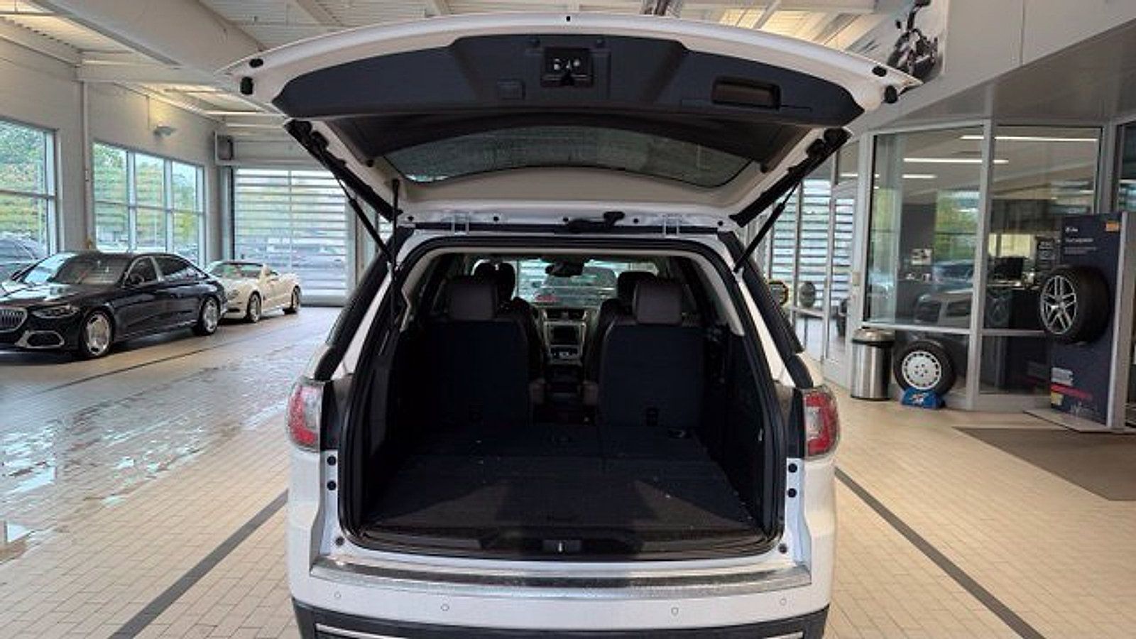 Used 2017 GMC Acadia Limited SLT AWD/4WD image 8