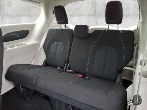 Used 2023 Chrysler Voyager LX FWD image 8