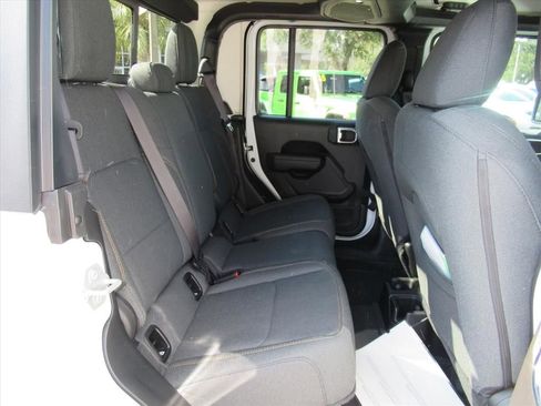 New 2025 Jeep Gladiator Sport image 29