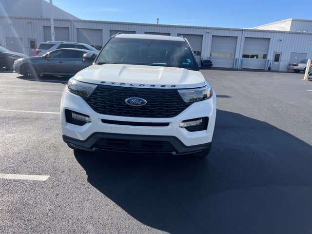 Used 2023 Ford Explorer ST-Line w/ Class IV Trailer Tow Package AWD/4WD image 3