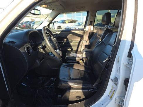 Used 2014 Jeep Patriot Limited image 10