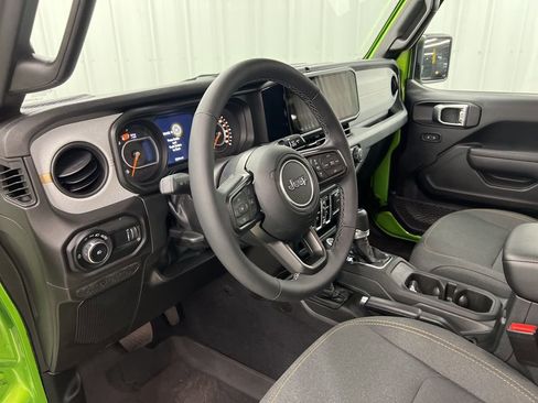 Used 2025 Jeep Wrangler Sport S image 18