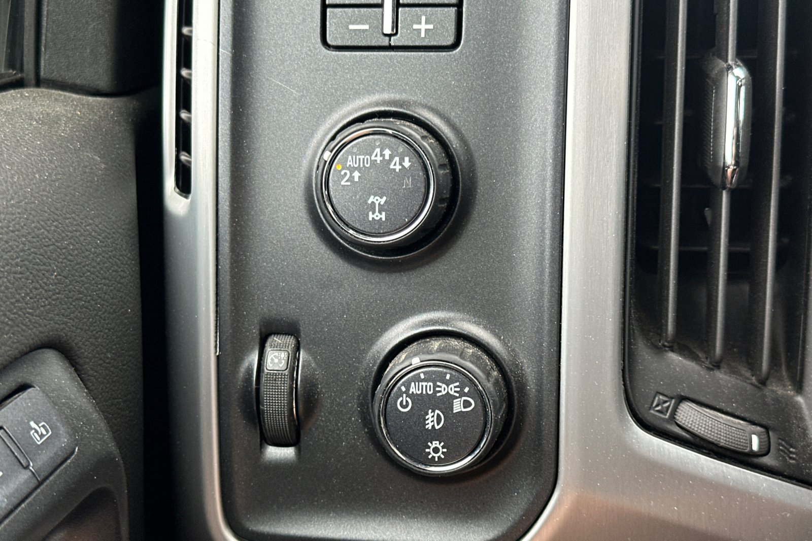 Used 2018 GMC Sierra 1500 SLT AWD/4WD image 38