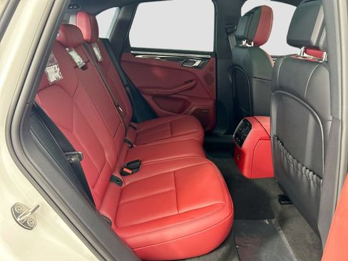 Used 2026 Porsche Macan AWD/4WD image 22