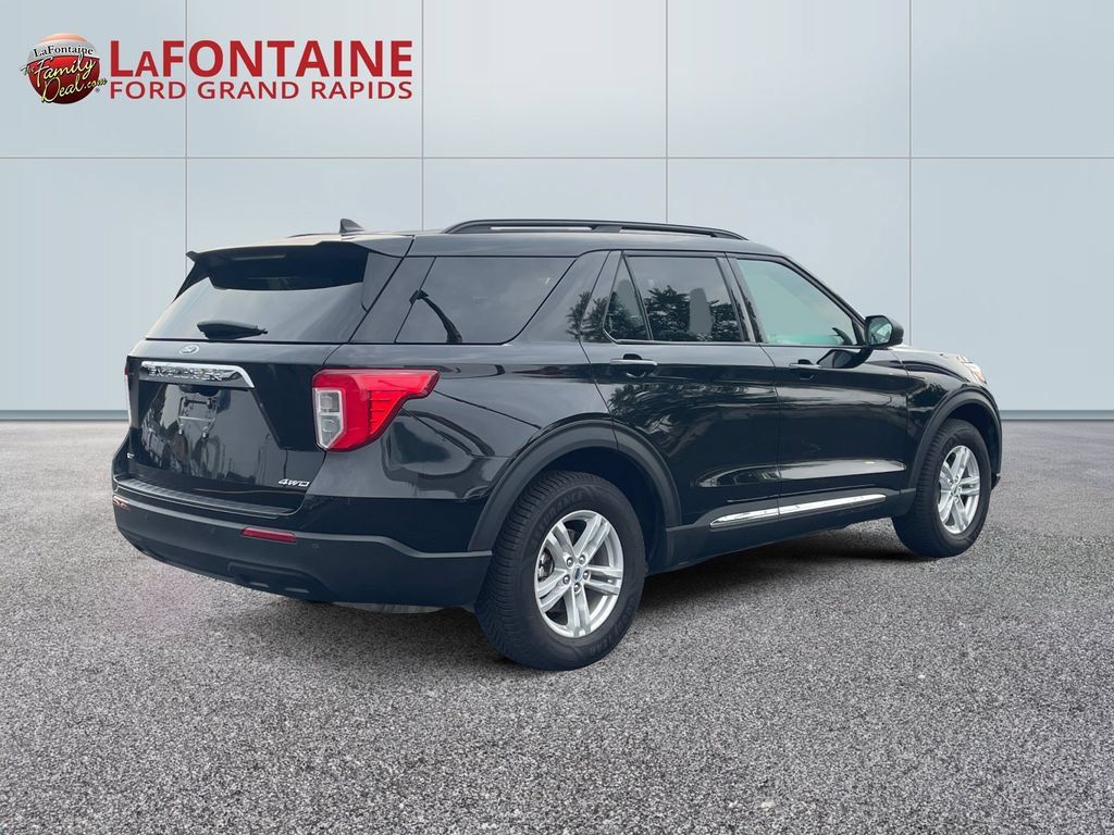 Used 2024 Ford Explorer XLT AWD/4WD image 7