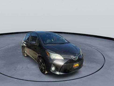 Used 2017 Toyota Yaris SE w/ Carpet Mat Package FWD image 1