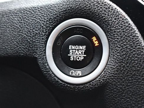 Used 2019 Chrysler 300 S image 30