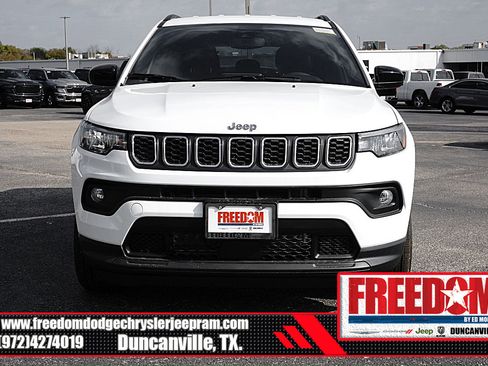 New 2026 Jeep Compass Latitude image 8