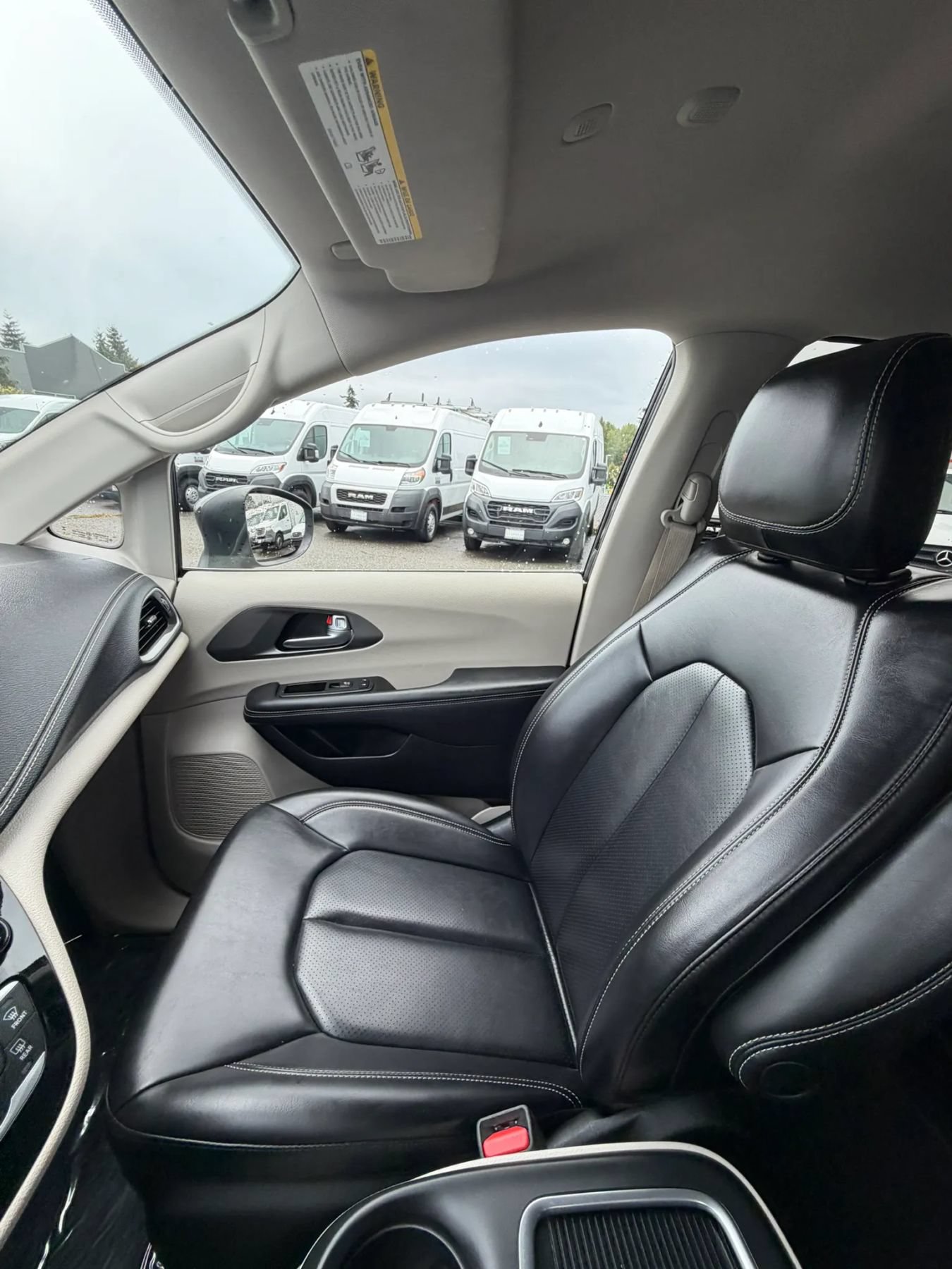 Used 2023 Chrysler Pacifica Touring-L FWD image 36