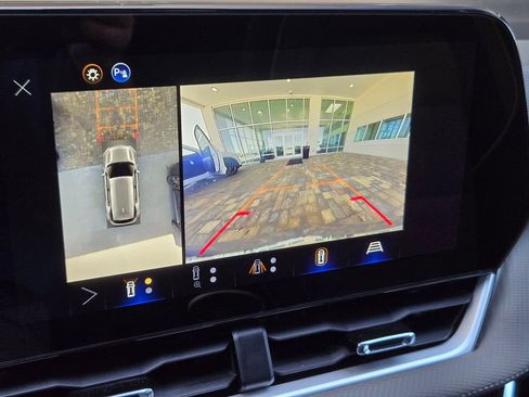 Used 2025 Chevrolet Equinox LT w/ Convenience Package II FWD image 33