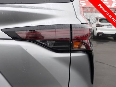 Certified 2024 Toyota Sienna XLE image 9