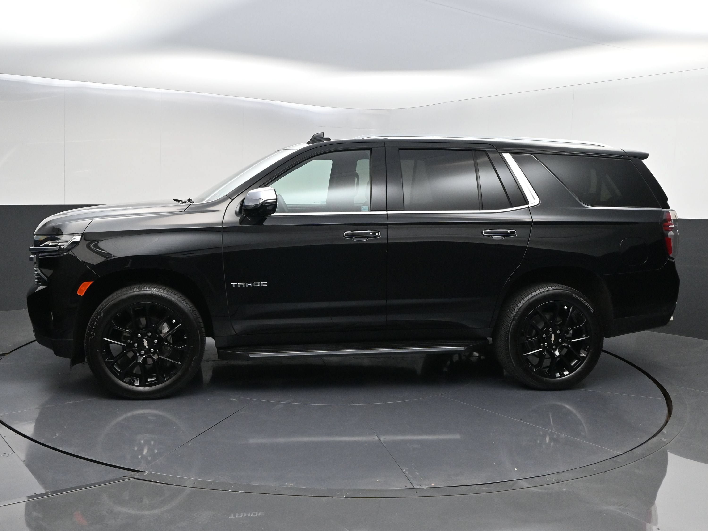 Used 2024 Chevrolet Tahoe Premier w/ Premium Package AWD/4WD image 5