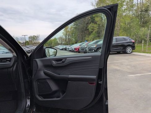 Certified 2023 Ford Escape Active AWD/4WD image 27