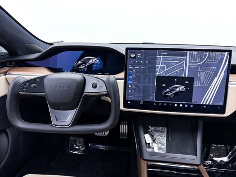 Used 2021 Tesla Model S Plaid image 5