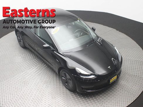 Used 2023 Tesla Model 3 Standard Range image 3