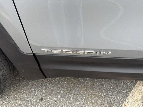 Used 2024 GMC Terrain SLE AWD/4WD image 33