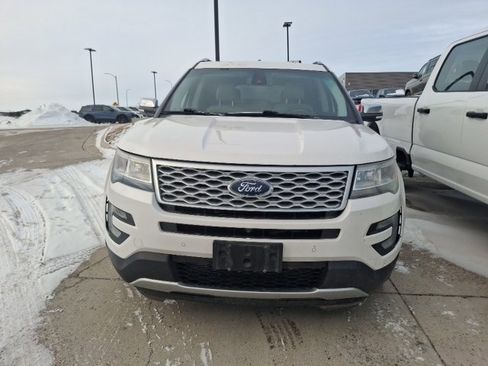 Used 2016 Ford Explorer Platinum image 2