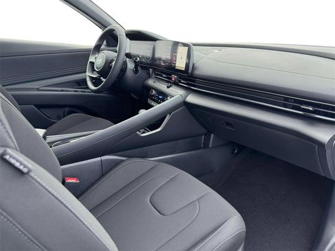 New 2025 Hyundai Elantra SEL image 22