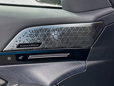 Used 2025 BMW 530i w/ M Sport Package image 19