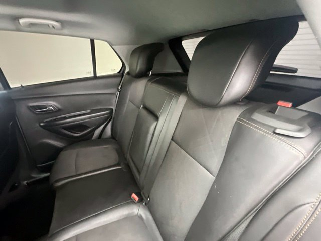 Used 2022 Chevrolet Trax LT w/ Midnight Edition AWD/4WD image 6