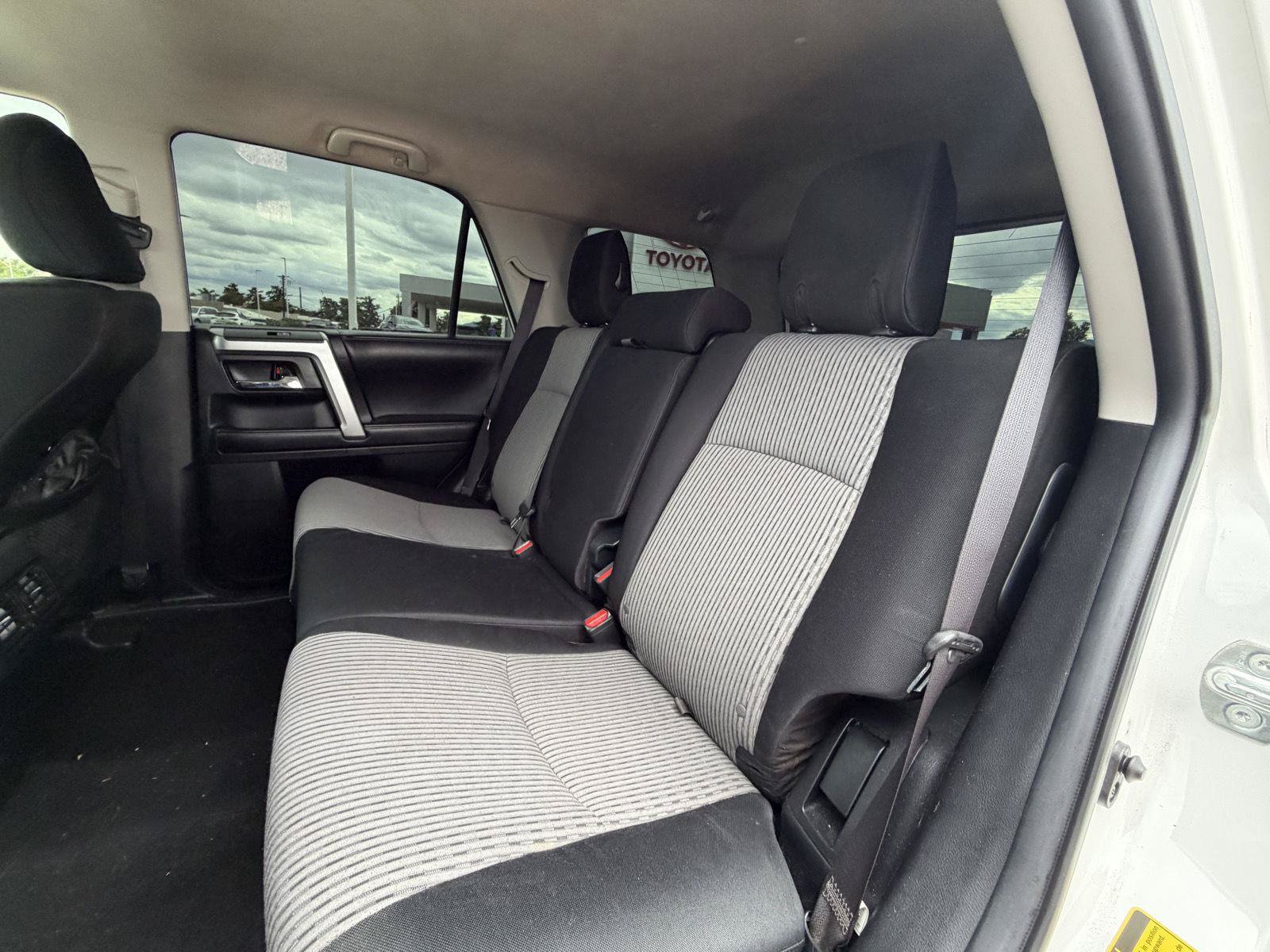 Used 2017 Toyota 4Runner SR5 AWD/4WD image 18