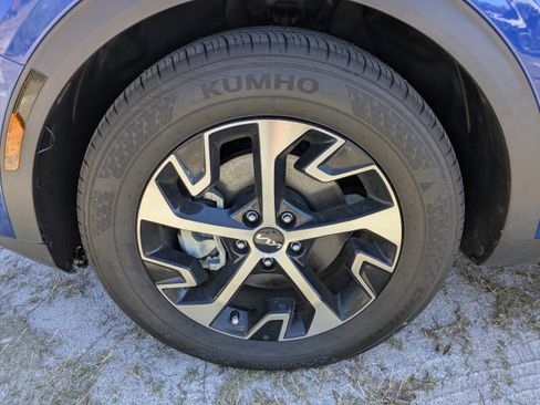 Used 2024 Kia Sportage EX FWD image 11