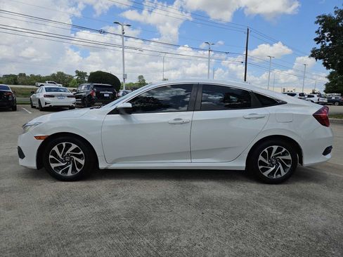 Used 2018 Honda Civic EX image 4