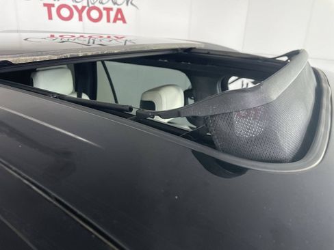 Used 2023 Toyota Sequoia Capstone AWD/4WD image 11