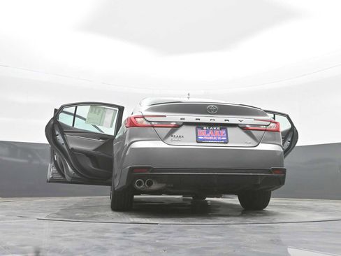 Used 2025 Toyota Camry SE FWD image 31