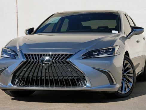 Used 2022 Lexus ES 350 Ultra Luxury w/ Accessory Package 2 image 3