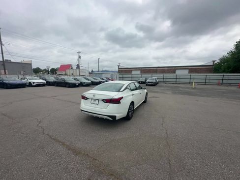 Used 2025 Nissan Altima 2.5 SV FWD image 13
